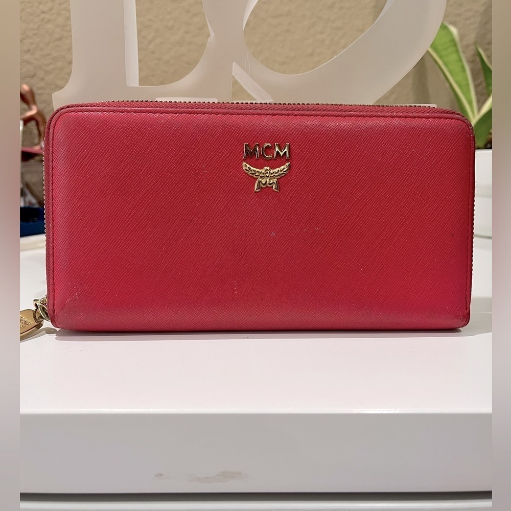 MCM LONG ZIPPERED WALLET